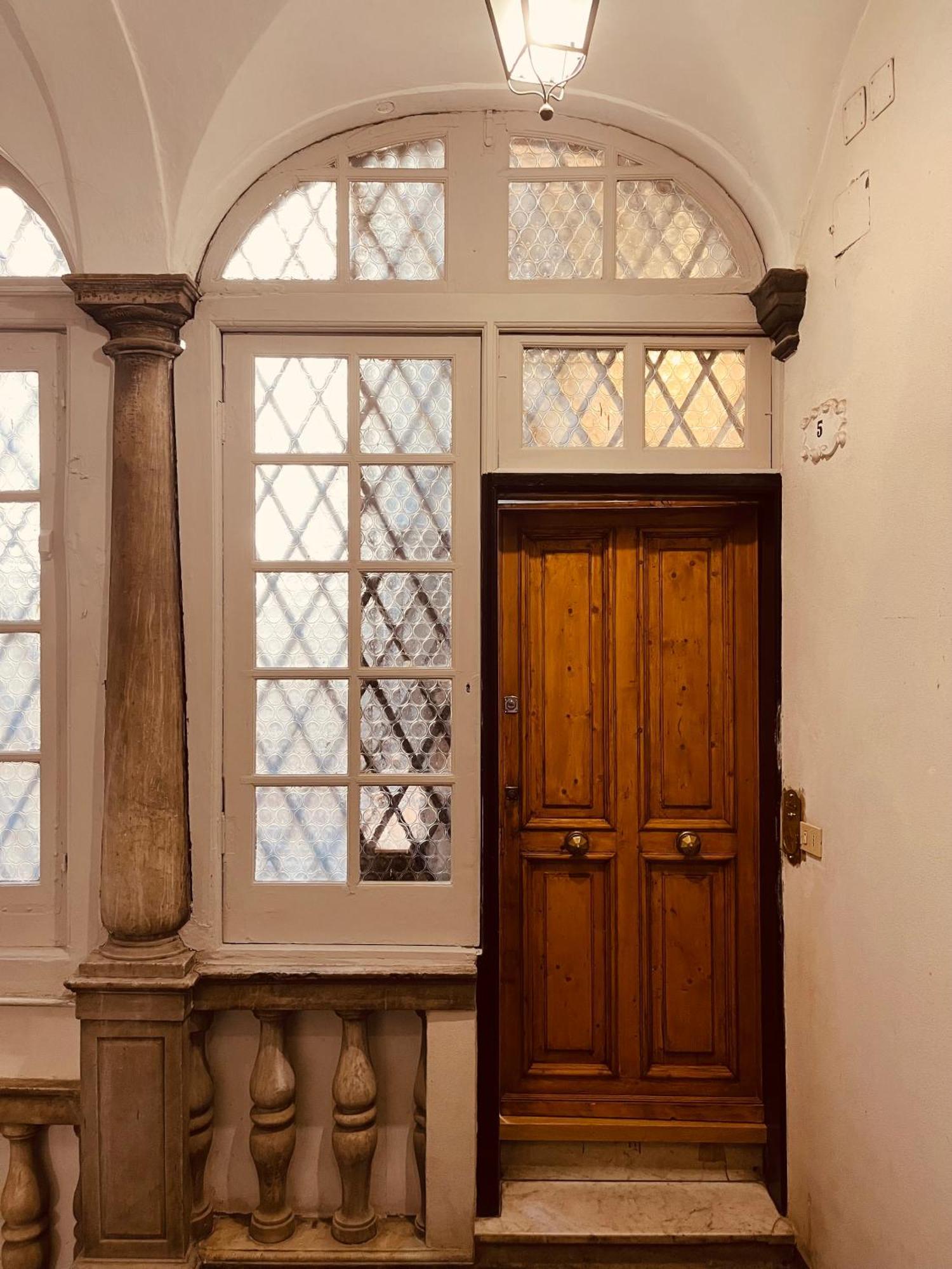 Historic Design House Near Aquarium