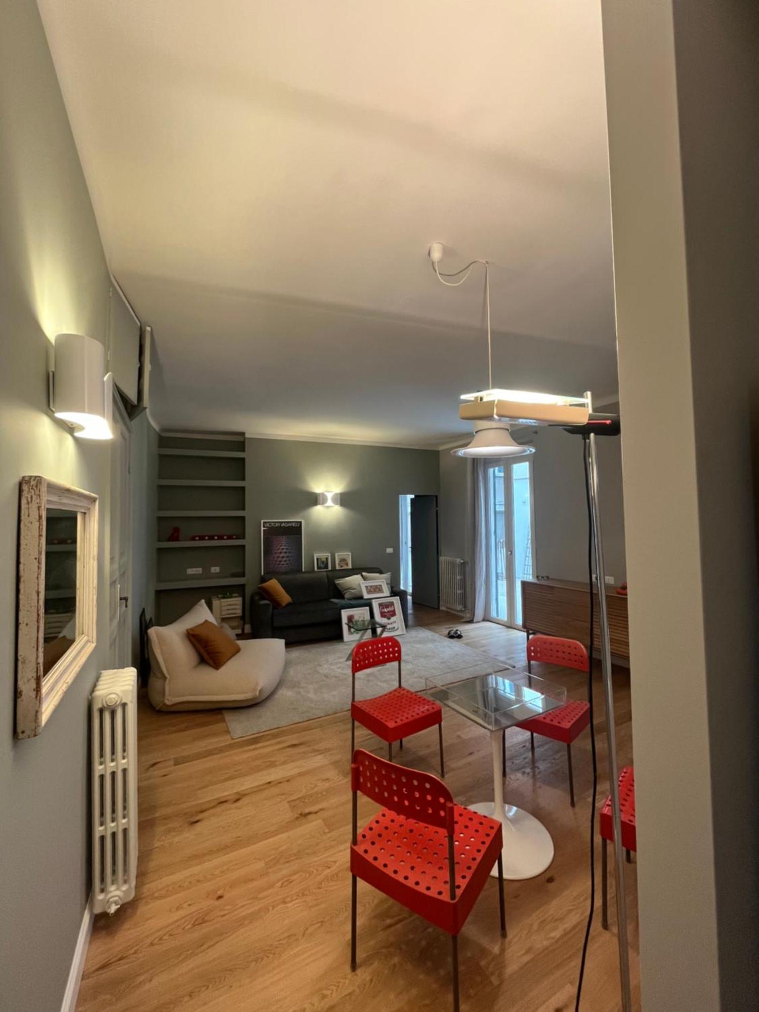 Historic Design House Near Aquarium